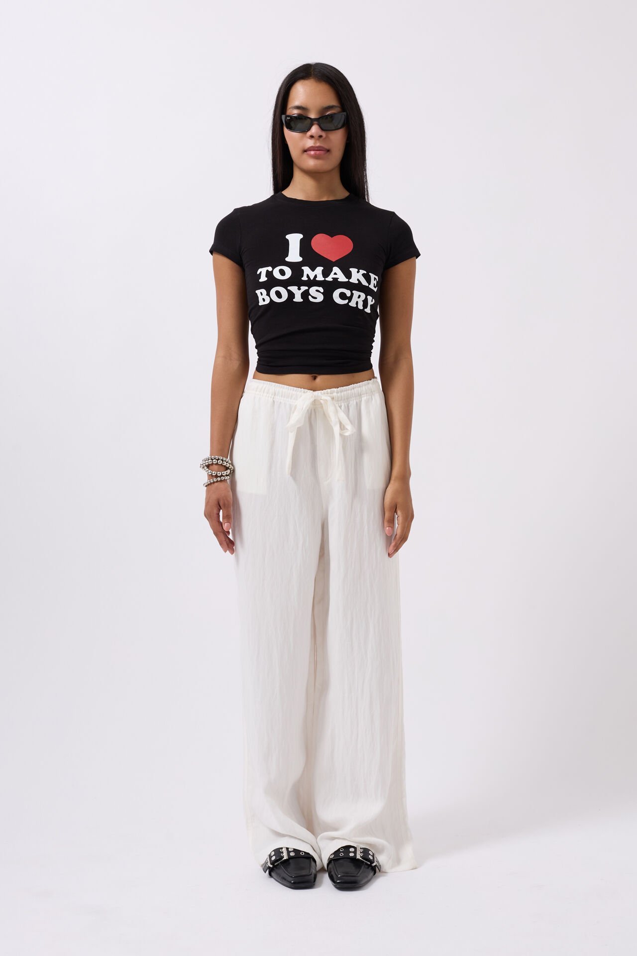 Toptan Nakış Detay Baskılı Crop Siyah T-Shirt