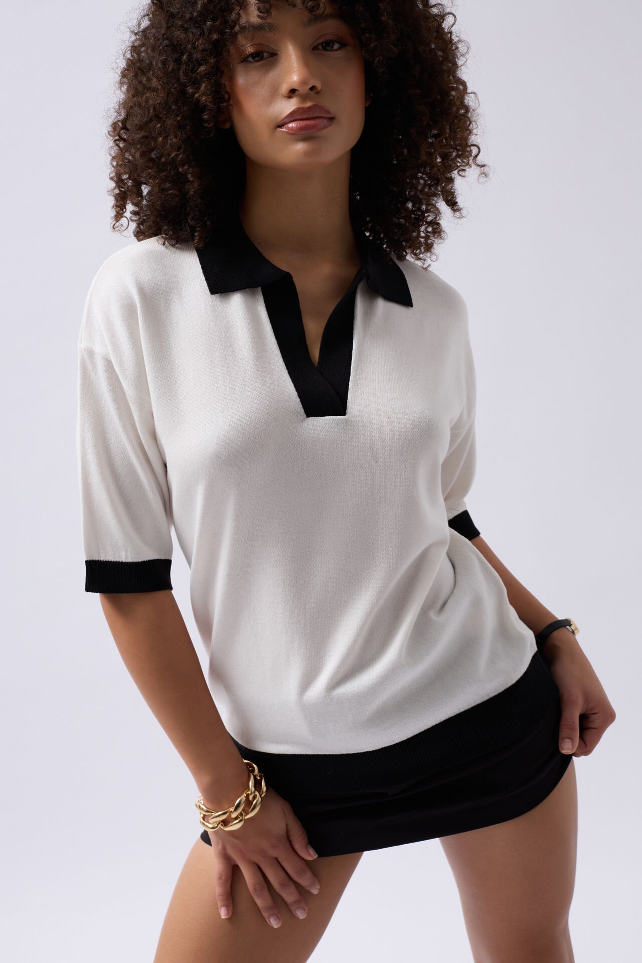 Toptan V Yaka Dokulu Beyaz Siyah T-Shirt