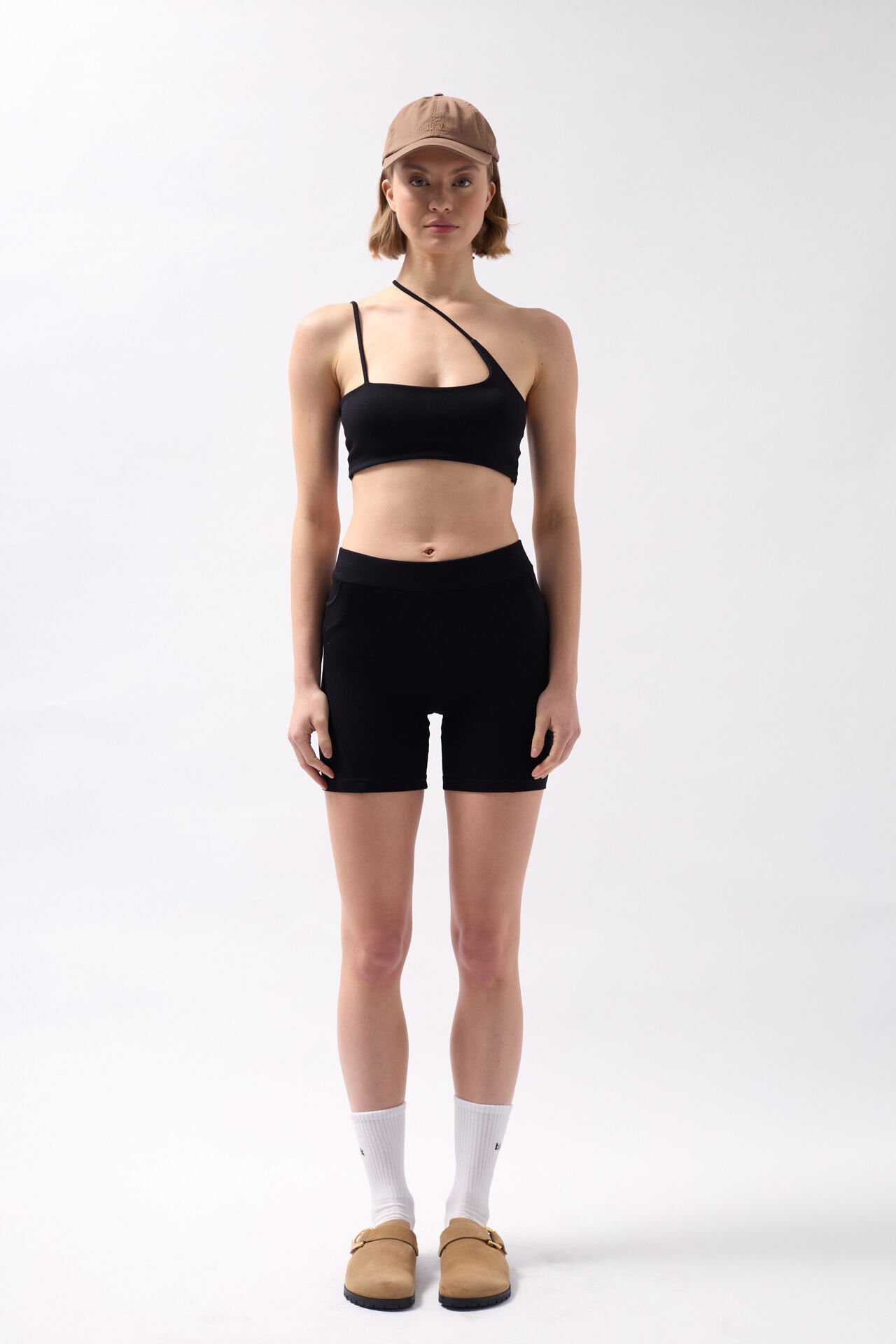 حمالة صدر سوداء بحمالات متقاطعة للبيع بالجملة