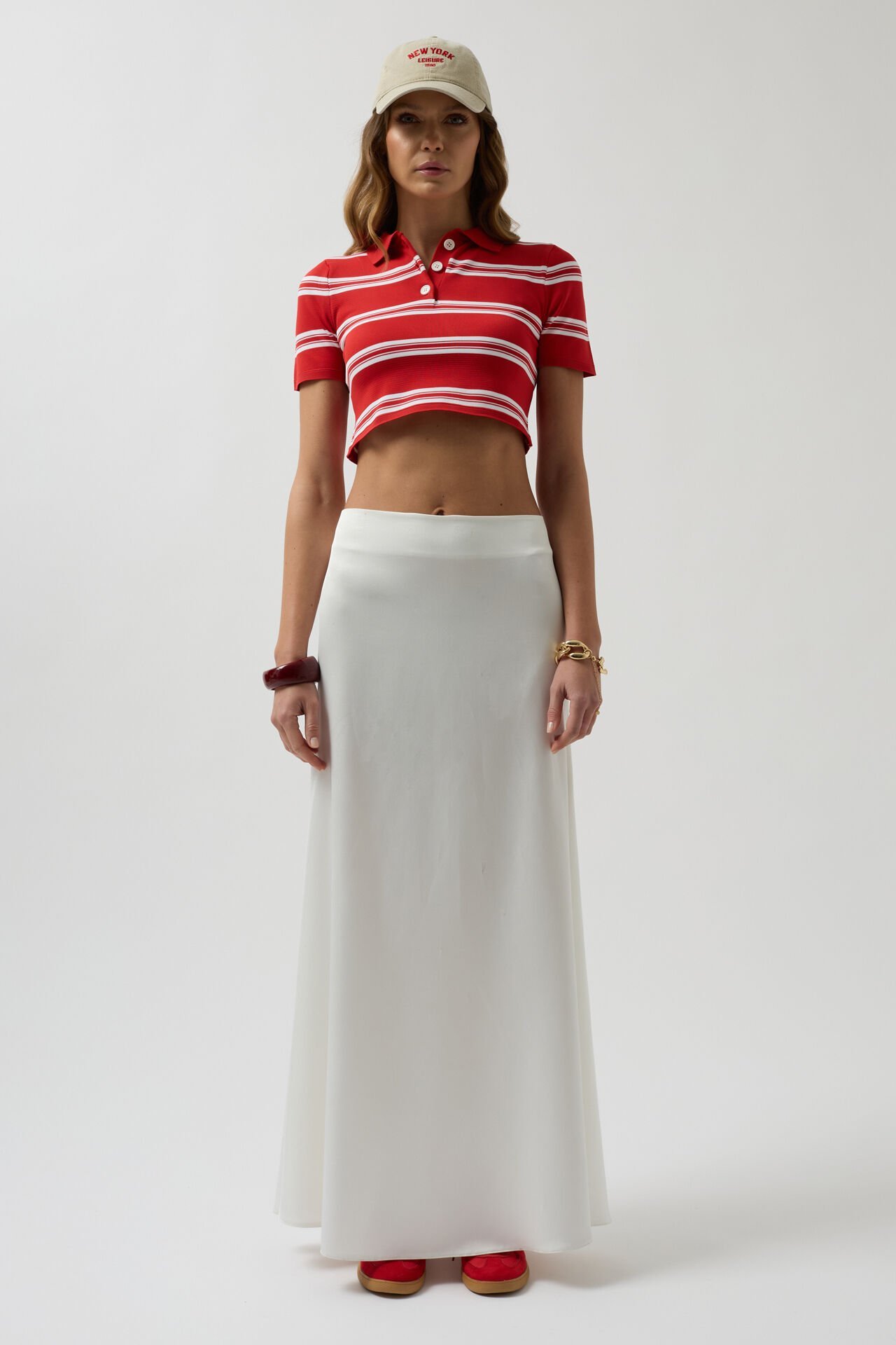 تي شيرت بولو قصير أحمر اللون للبيع بالجملة