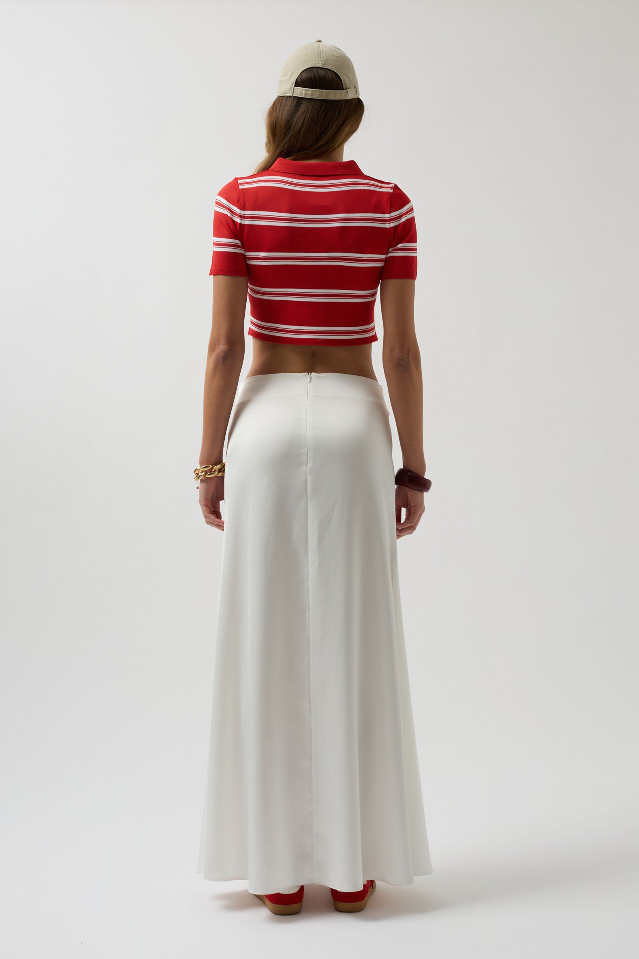 تي شيرت بولو قصير أحمر اللون للبيع بالجملة