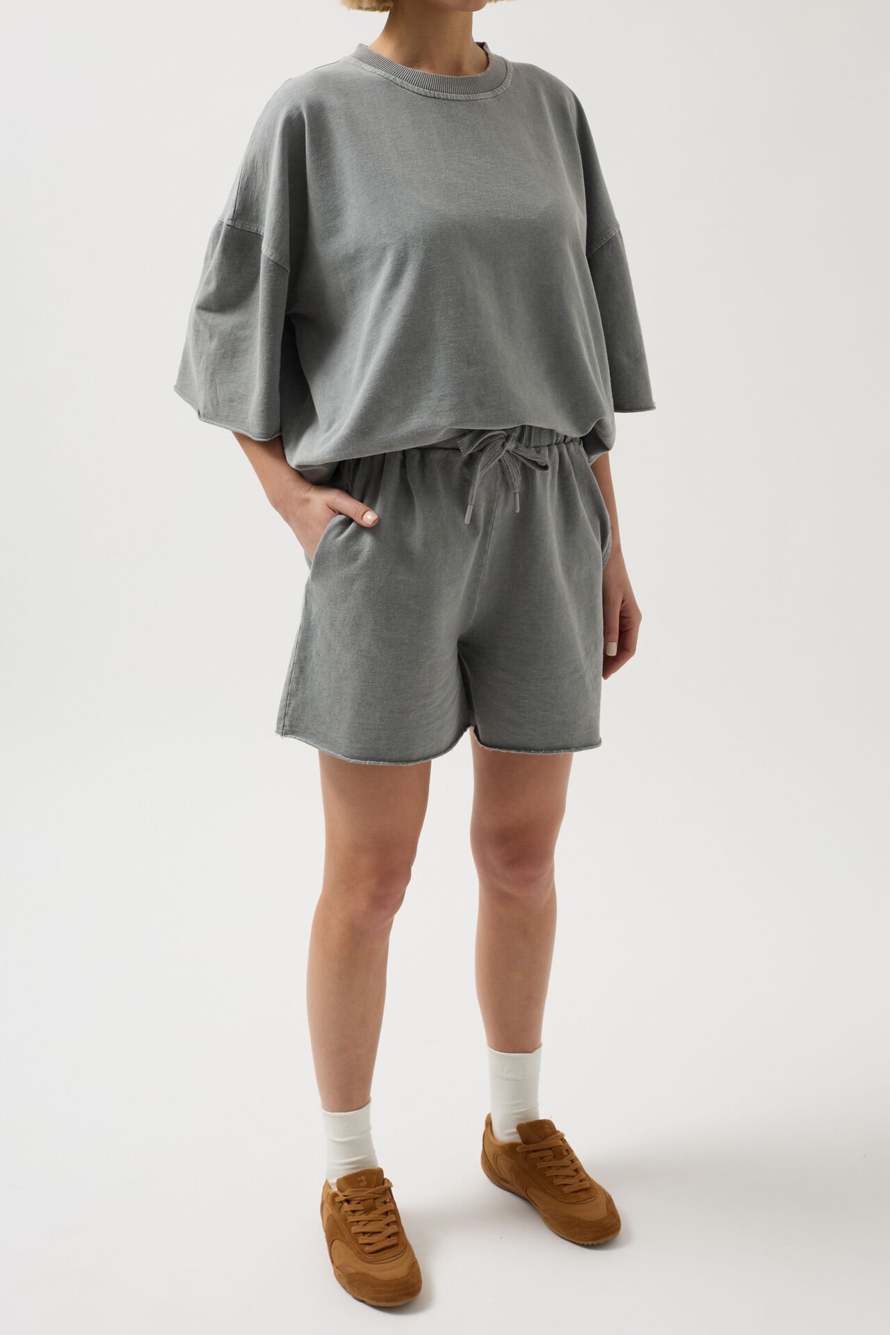 Toptan Lazer Kesim Bağcık Detay Gri Şort