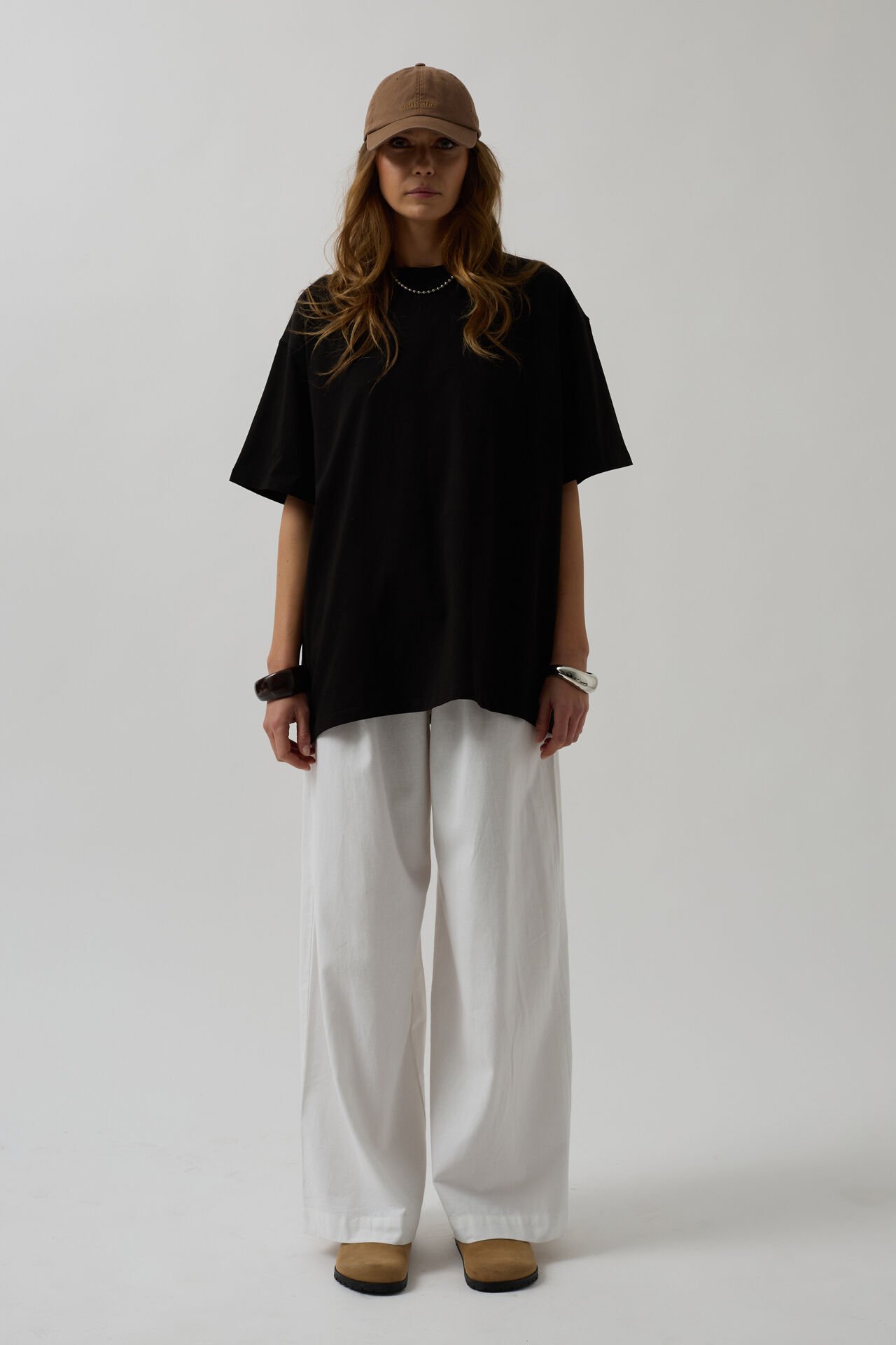 تي شيرت أسود بالجملة مع طباعة حاشية