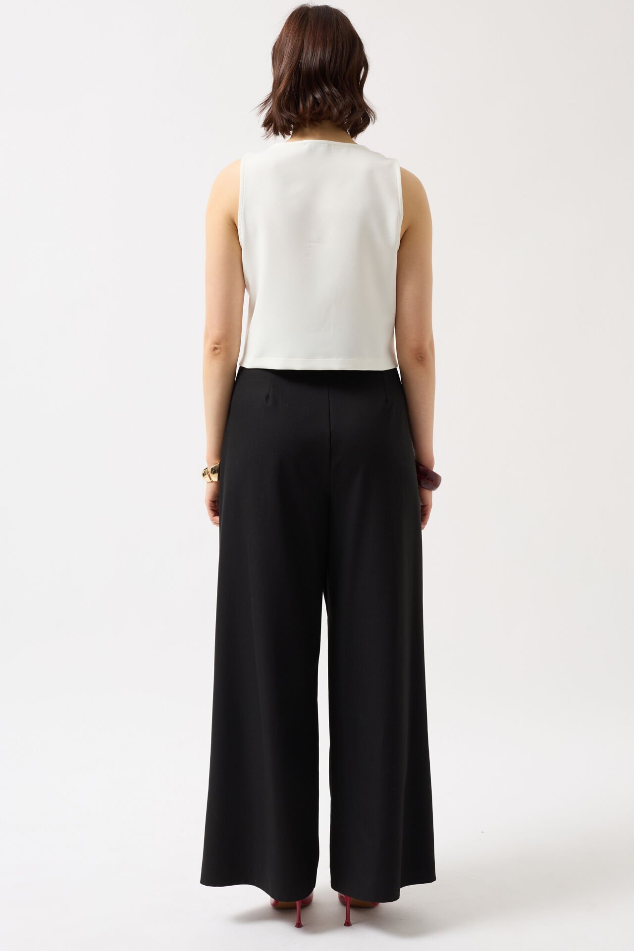 Toptan Bağcık Detay Dekolte Beyaz Bluz