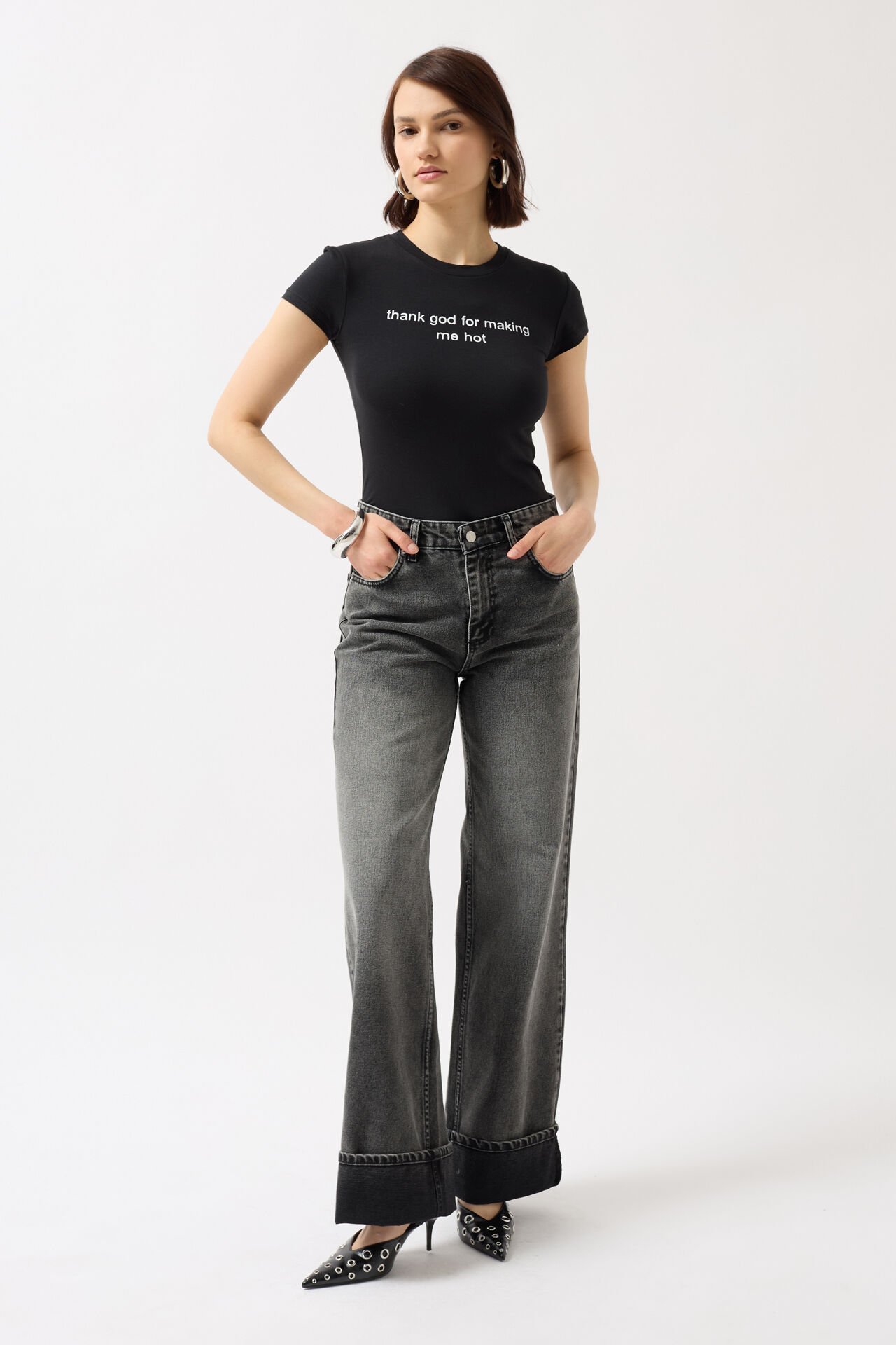 تي شيرت قصير أسود من الليكرا مطبوع بسعر الجملة