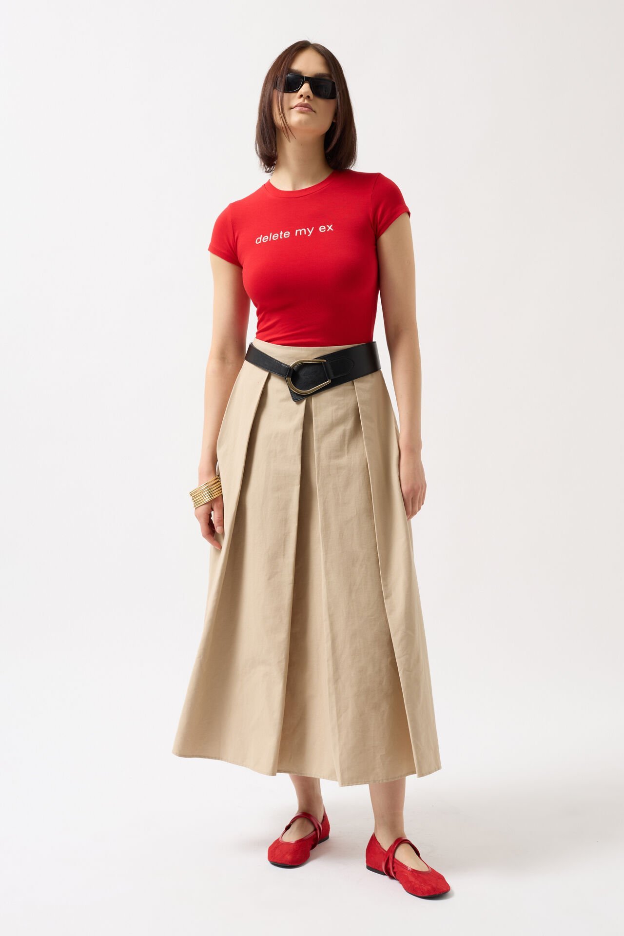 تي شيرت قصير من الليكرا مطبوع بالجملة باللون الأحمر