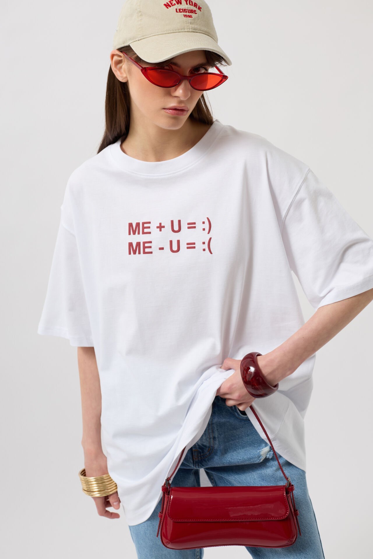 تي شيرت أبيض منقوش بالجملة