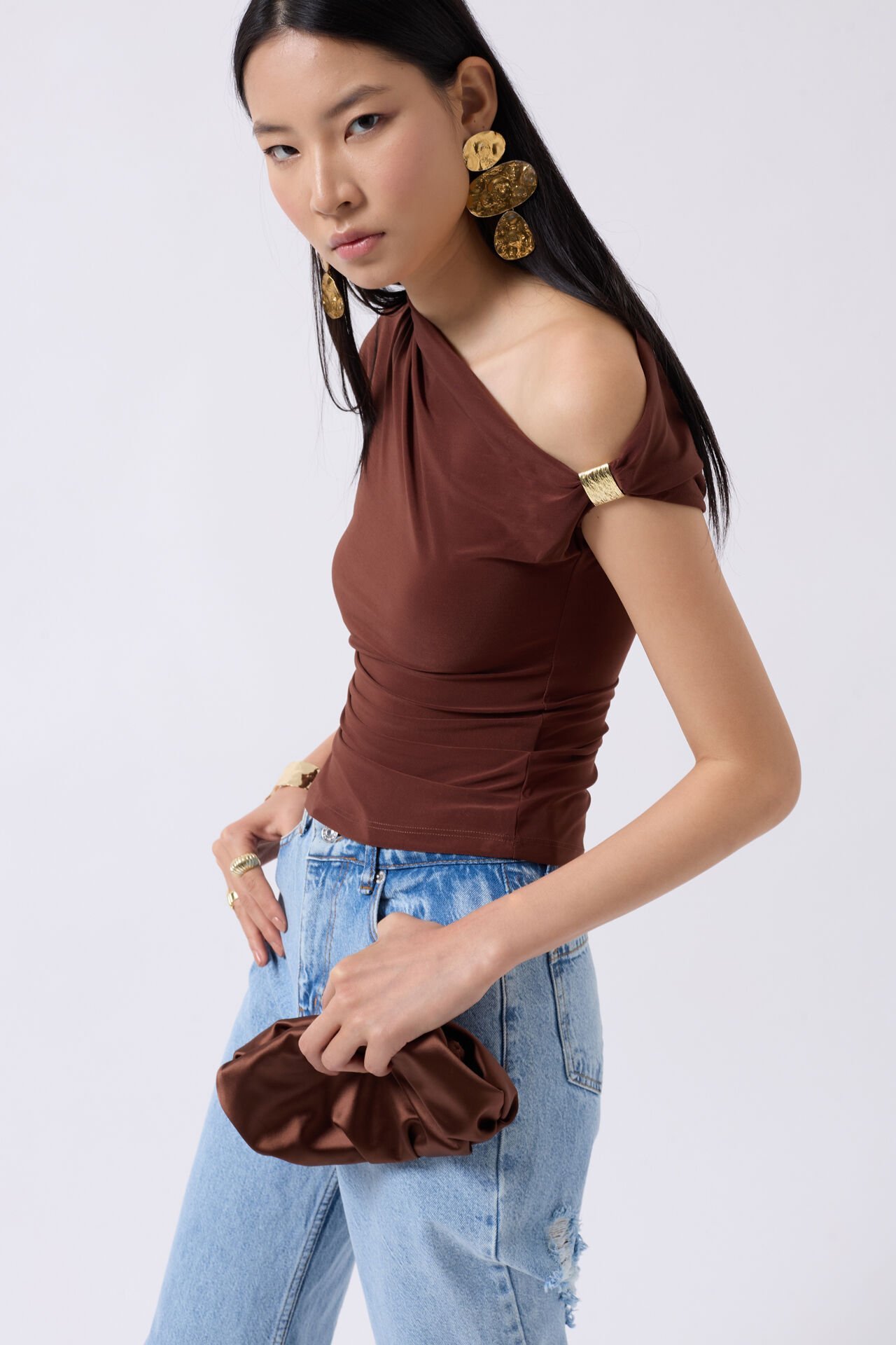 Toptan Aksesuar Detay Cutout Kahverengi Bluz