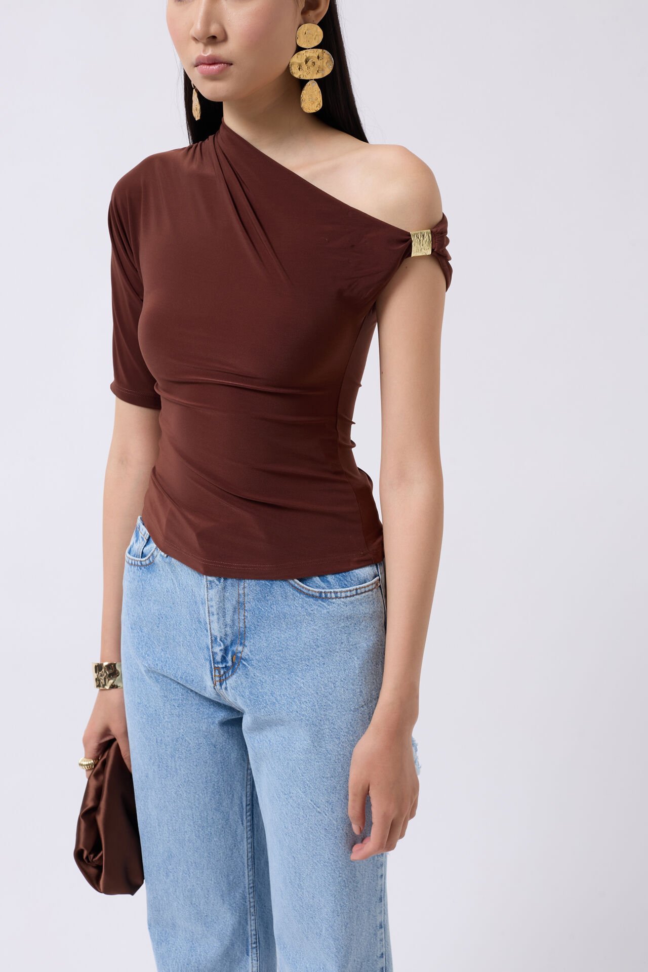 Toptan Aksesuar Detay Cutout Kahverengi Bluz