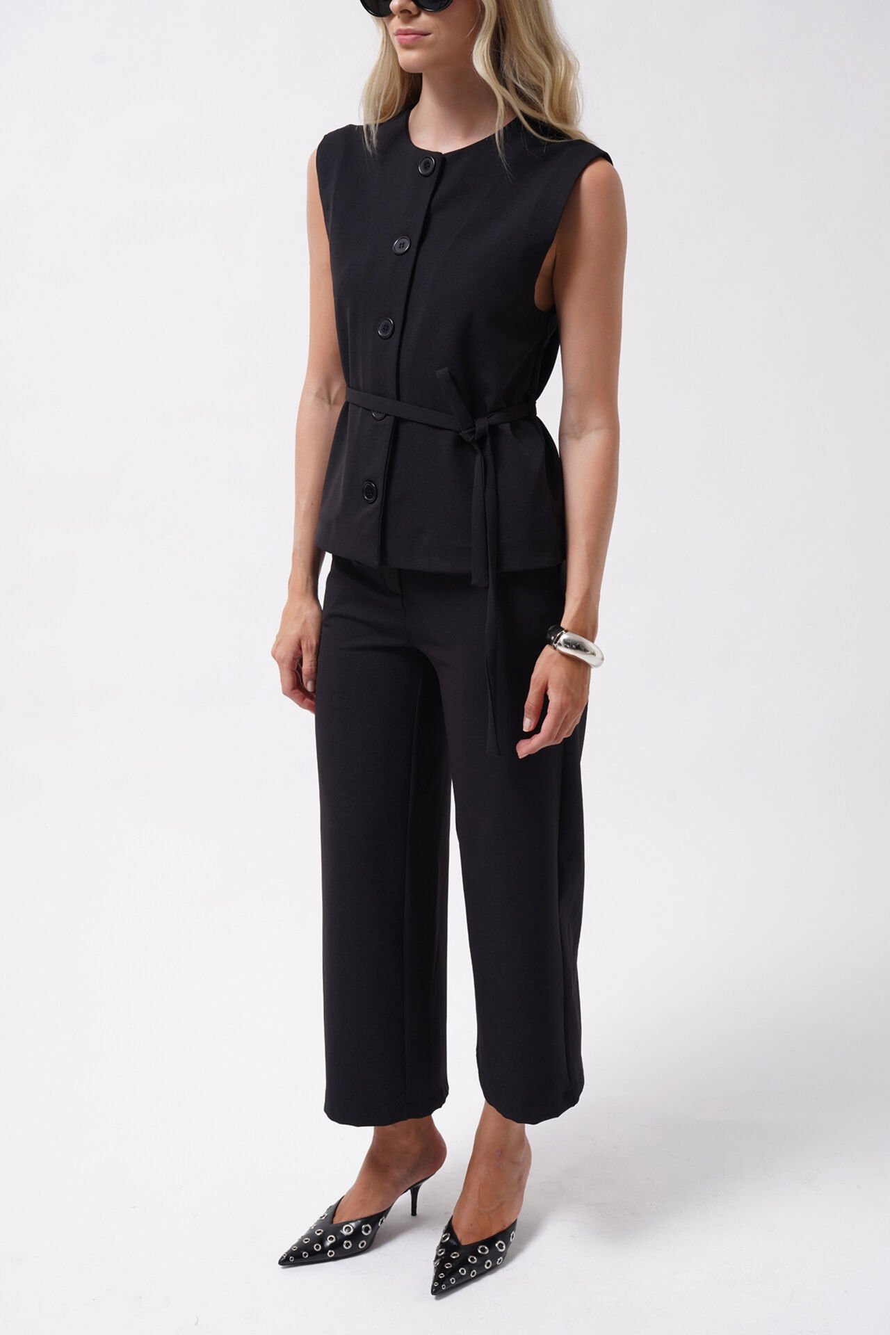 Wholesale Belted Woven Black Vest