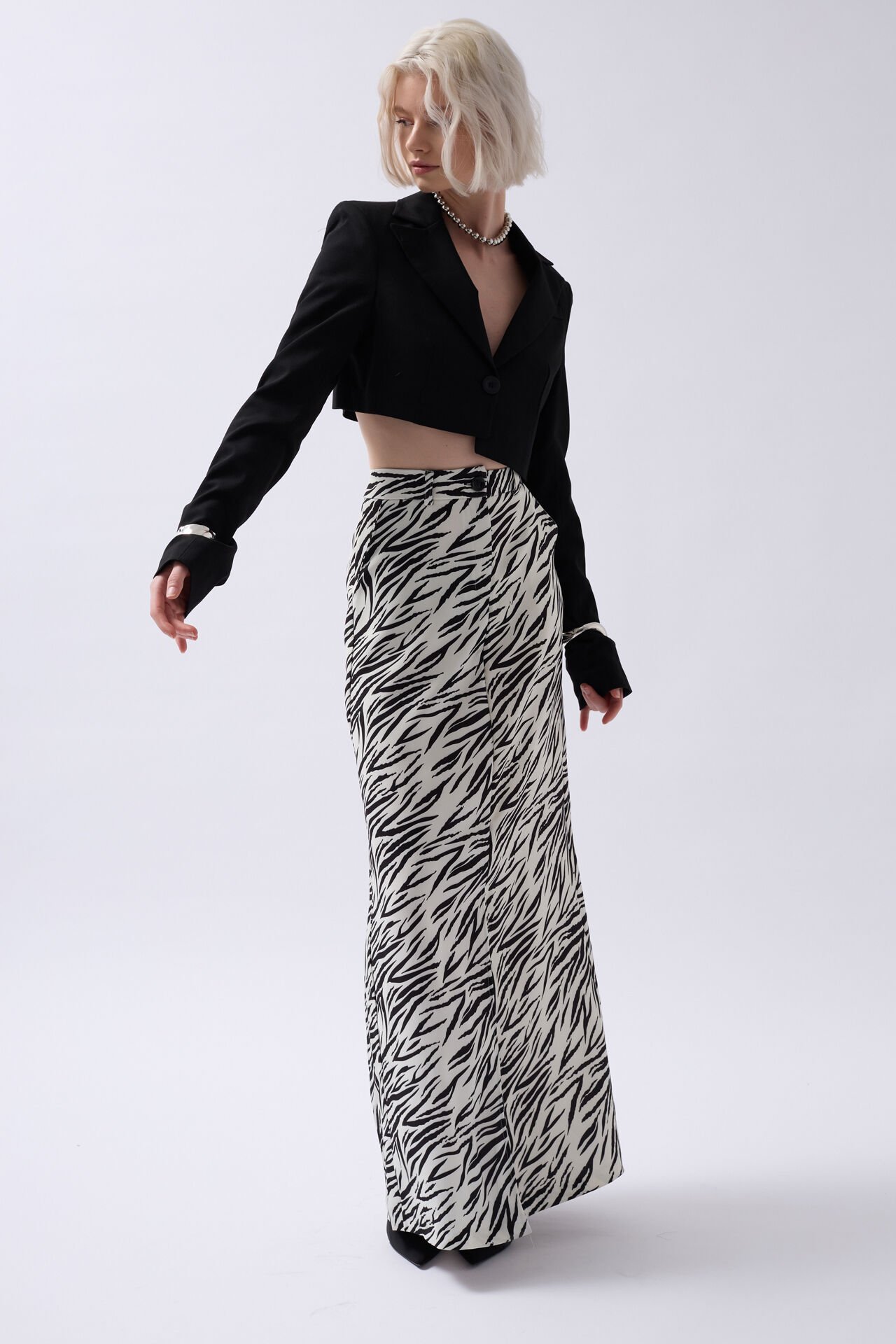 Юбка с разрезом спереди и принтом