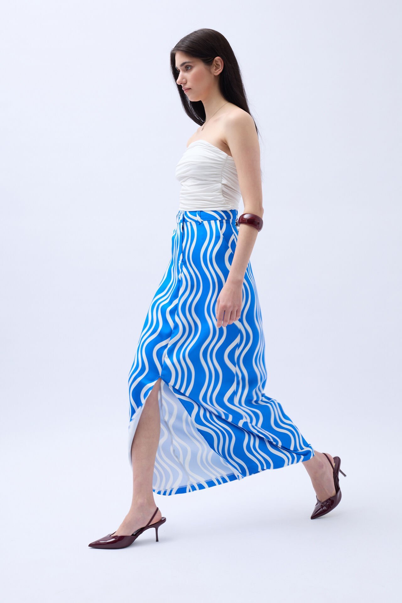 Юбка с разрезом спереди и принтом