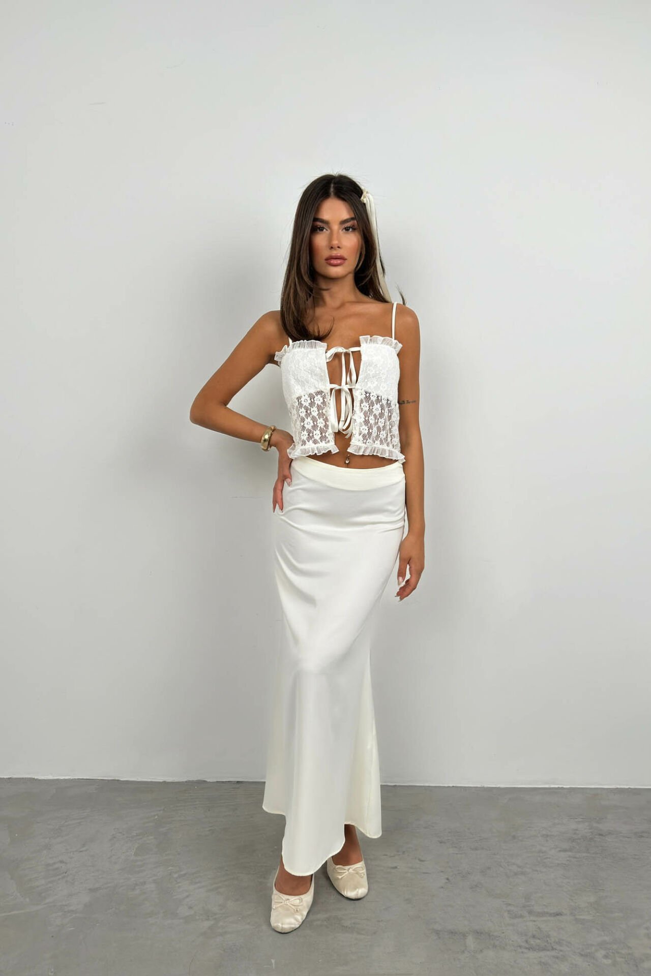 Toptan Dantelli Bağcık Detay Ekru Crop