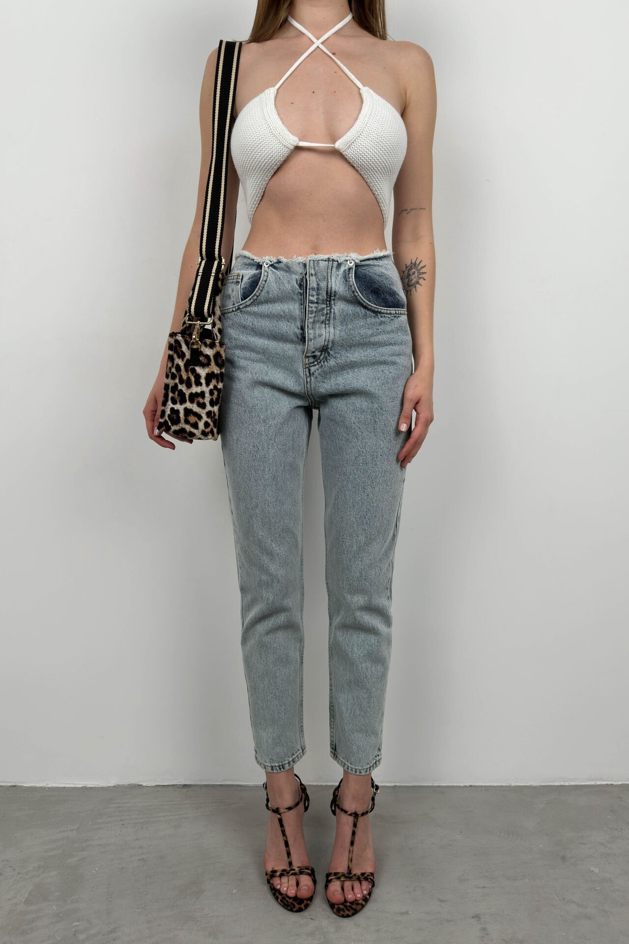 Wholesale Beltless Low Waist Light Blue Jeans