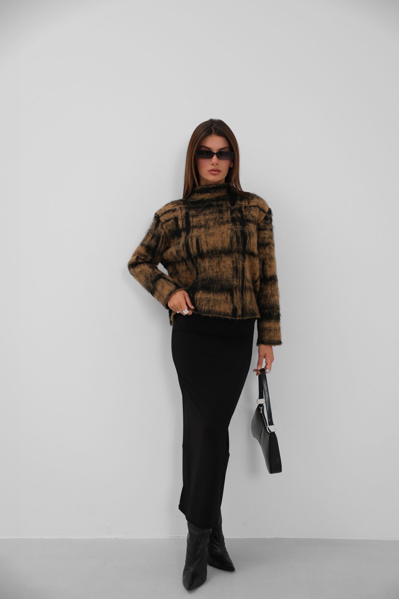 Wholesale Plaid Pattern Bearded Brown Sweater