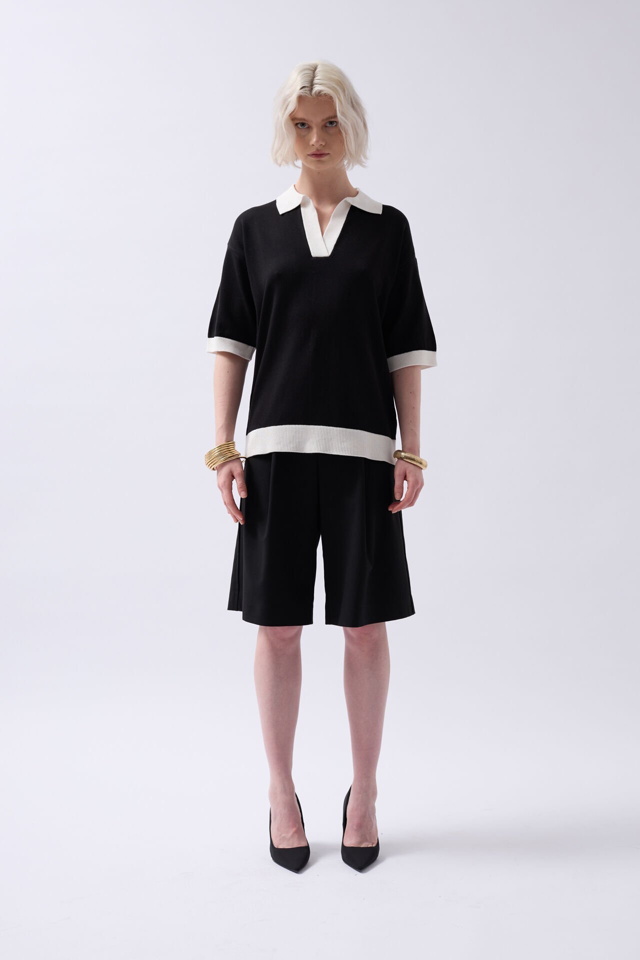 Wholesale V Neck Textured Black and White T-Shirt