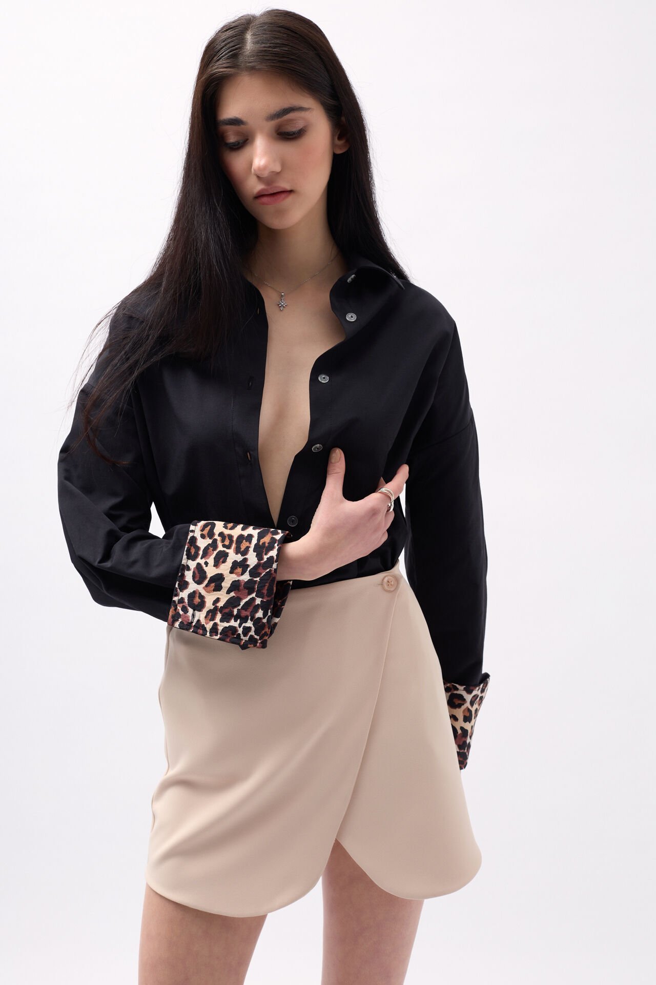 Оптовая продажа мини-юбка бежевого цвета с пуговицами