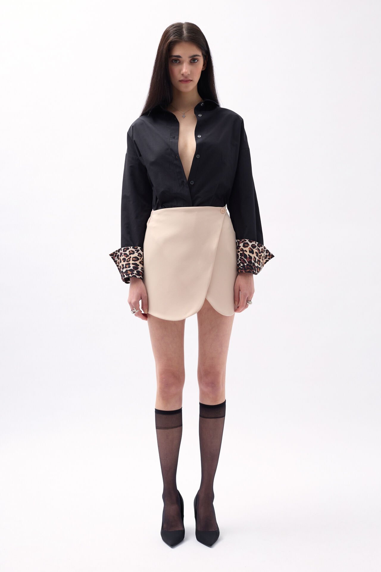 Оптовая продажа мини-юбка бежевого цвета с пуговицами