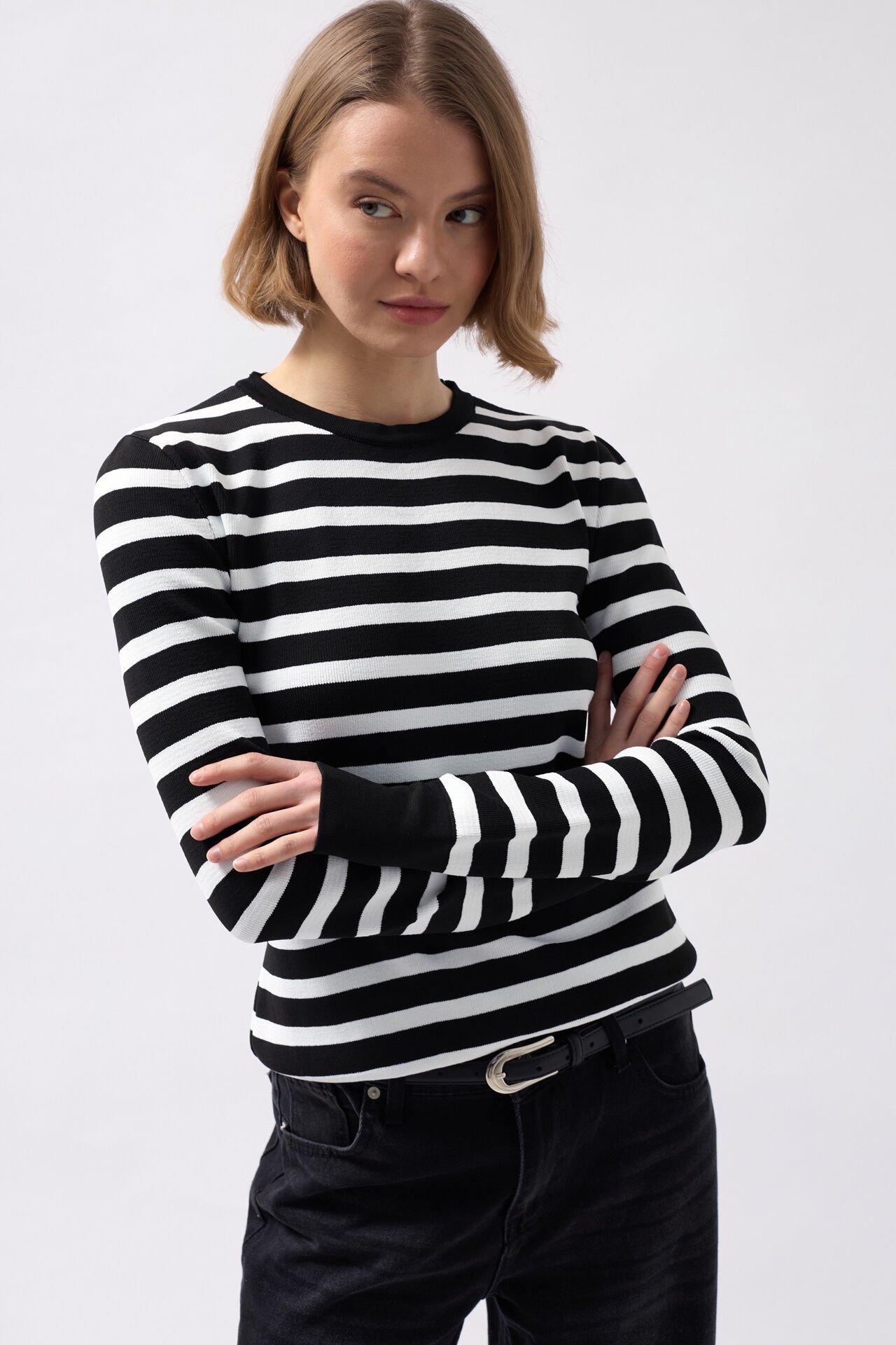 Toptan Bisiklet Yaka Çizgili Siyah-Beyaz Bluz