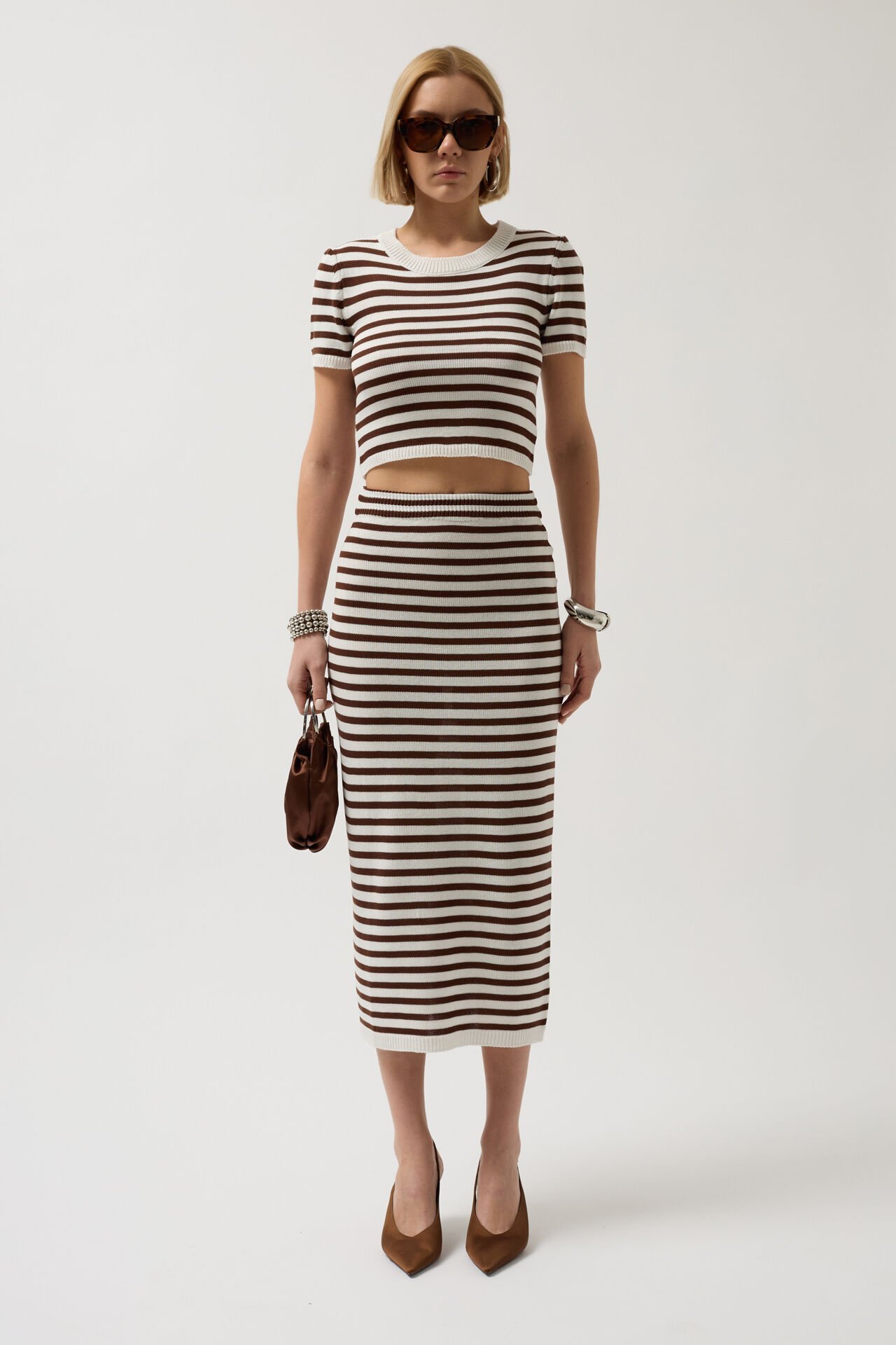 Оптовая продажа полосатая миди текстурированная белая коричневая юбка