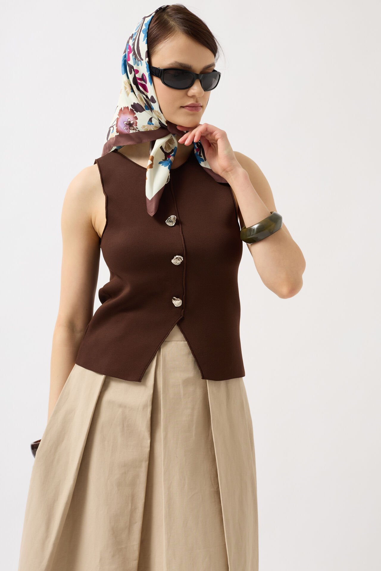 Wholesale Buttoned Textured Brown Vest