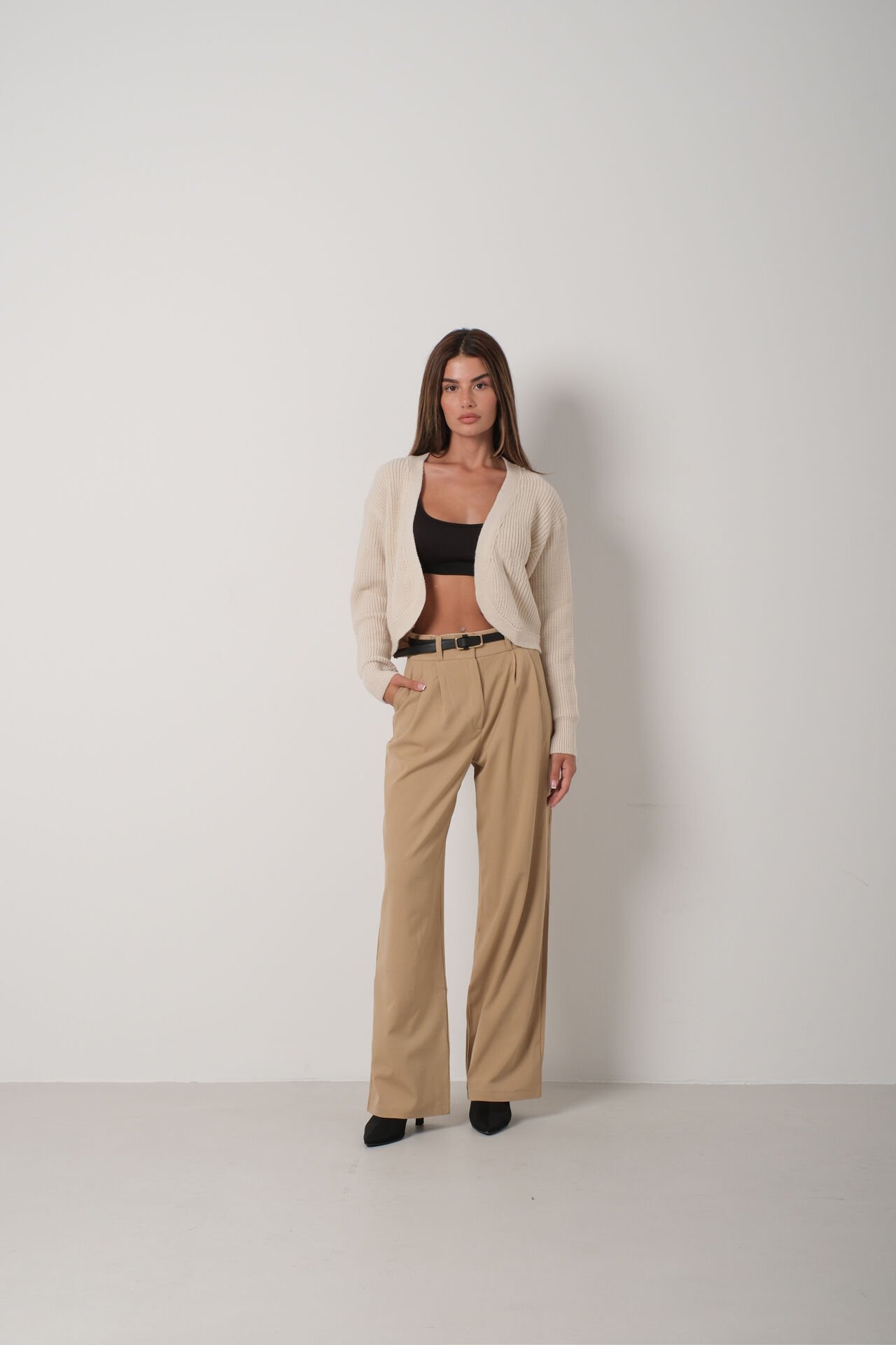 Toptan Biyeli Crop Bej Triko Hırka