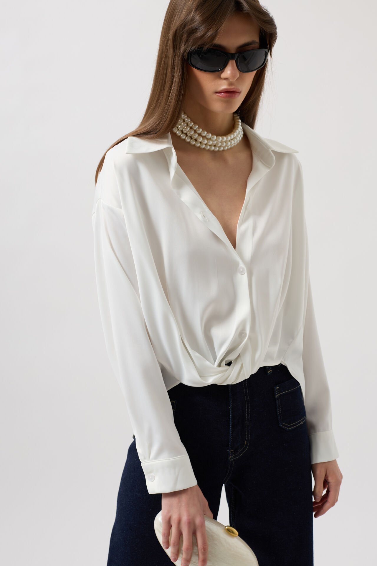 Toptan Bel Büzgülü Crop Saten Beyaz Gömlek