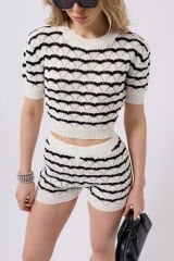Toptan Örgü Detay Çizgili Crop Beyaz Siyah Bluz
